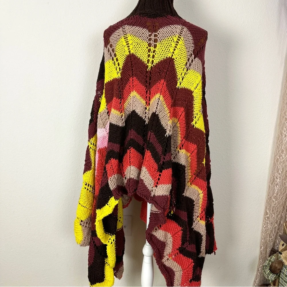 VINTAGE Handmade Crochet Zig Zag Poncho - Picture 2 of 6